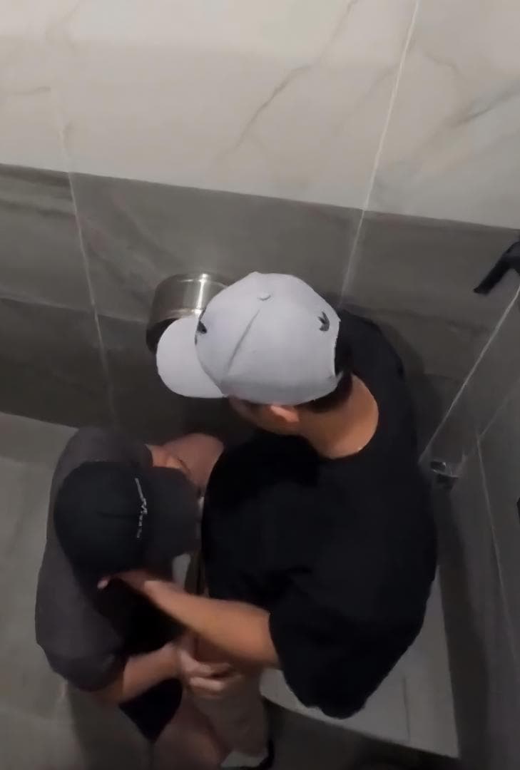 Gay Việt đụ nhau trong nhà vệ sinh công cộng sex