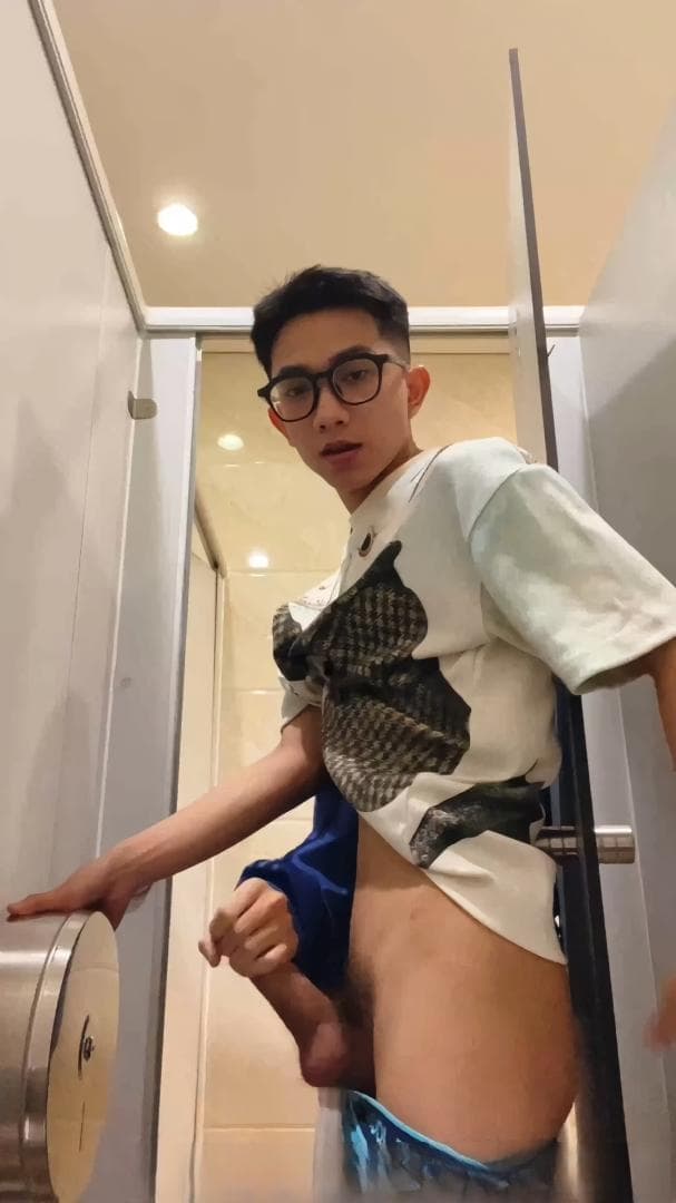Ducal_39 - Let a stranger stroke your cock sex