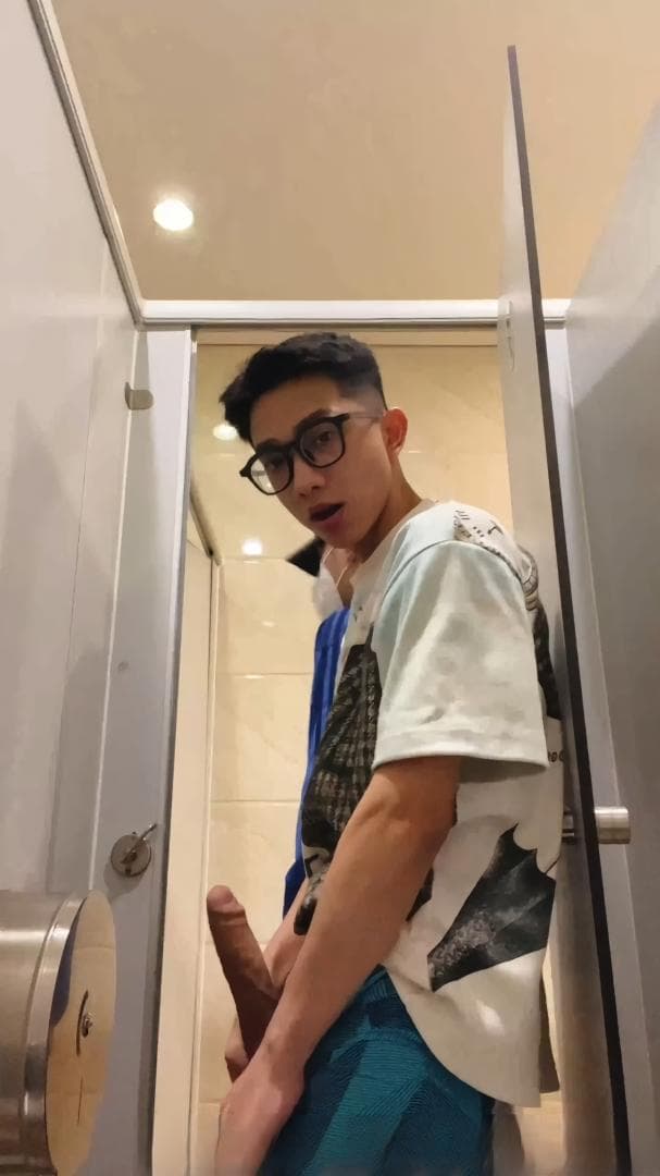Ducal_39 - Let a stranger stroke your cock porn gay