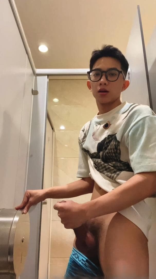 Ducal_39 - Let a stranger stroke your cock sex gay